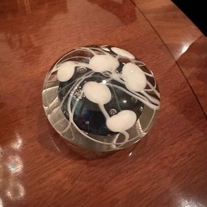 Mary Agnus Ivy Paperweight Rare and Vtge signed 5/79 in excellent cond no flaws